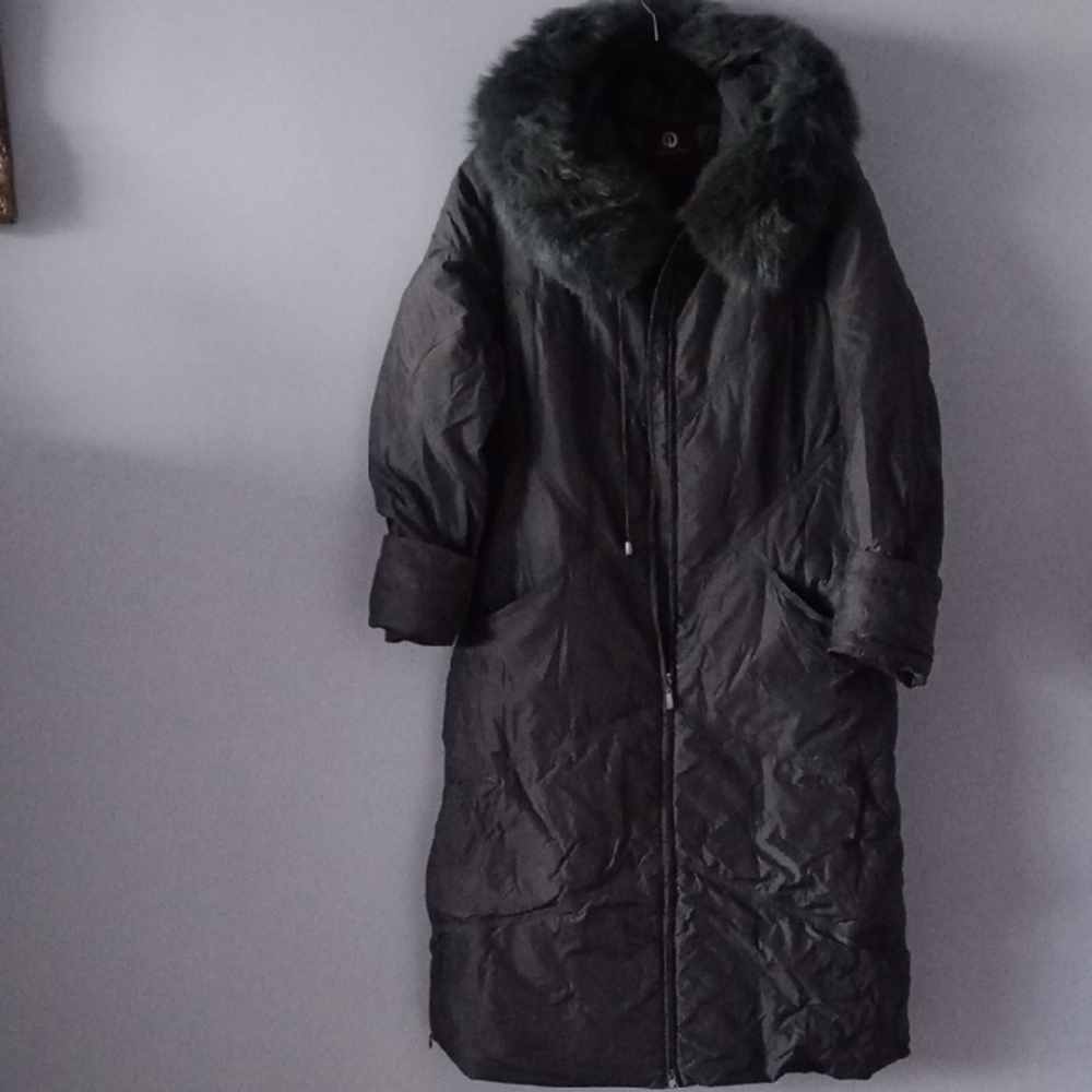 Black Insulated Puffer Coat with High Collar Filler Duck Down